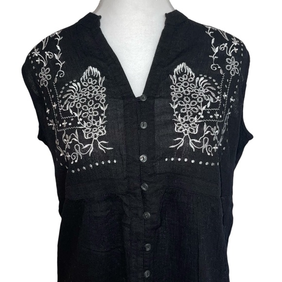 Notations Women’s Black & White Embroidered Button Up Sleeveless Top Sz PL EUC - Picture 3 of 4
